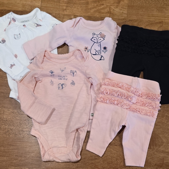 Carter's Soft Newborn Bodysuits And Ruffle Bottom Pants. 5 Pcs. EUC - Picture 1 of 16